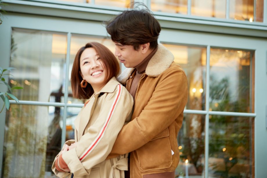 ハグするカップル９