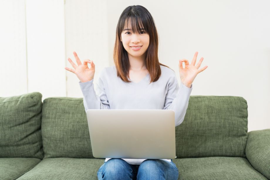 マルマークをする女性7