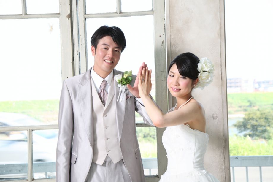 ウェディングドレスを着たカップル9